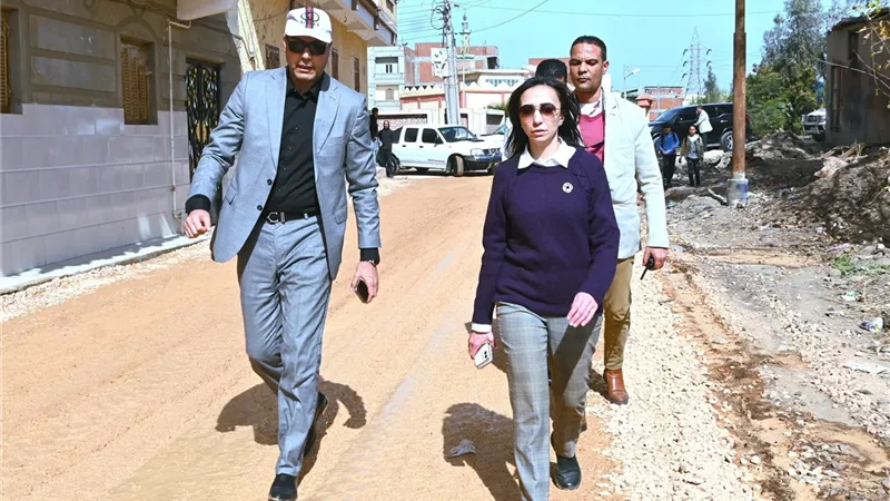 محافظ البحيرة تُتابع ميدانيًا أعمال رصف وتطوير عدد من شوارع شبراخيت