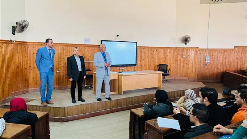 رئيس جامعة الدلتا التكنولوجية يتابع انتظام سير العملية التعليمية