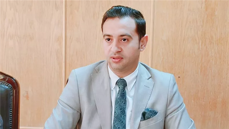 عميد إعلام بني سويف يشدد على الانضباط وانتظام الدراسة 