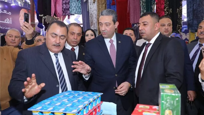 محافظ دمياط يفتتح معرض «أهلًا رمضان» بمدينة كفر البطيخ 