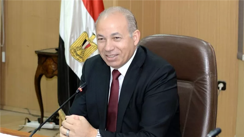رئيس جامعة المنصورة يهنئ محافظ الدقهلية بالعيد القومي 