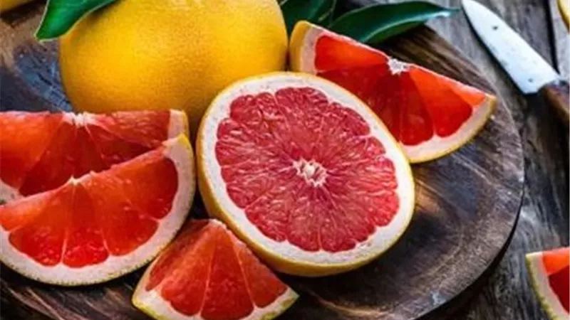 الجريب فروت في الصدارة.. مشروبات شائعة قد تضعف أدوية ضغط الدم