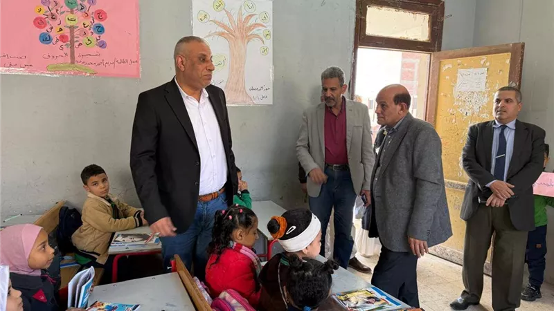   وكيل تعليم الجيزة يجرى جولات مفاجئة على عدد من المدارس 