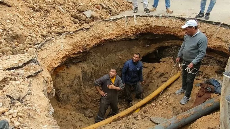 التعامل الفوري مع هبوط مفاجئ بميدان الـ47 بحي شرق كفر الشيخ