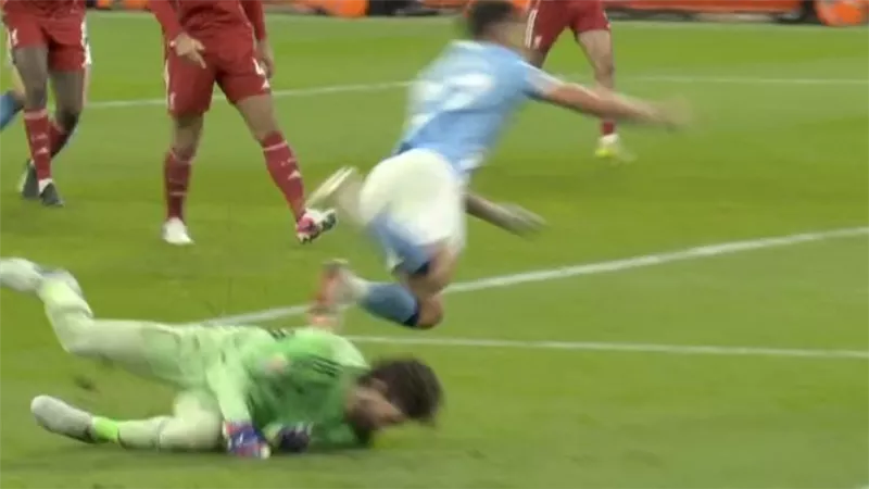 كاراجر ينتقد حارس ليفربول بعد خطأ قاتل أمام مانشستر سيتي