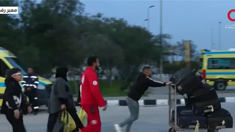 معبر رفح يستقبل دفعة جديدة من المتعافين الفلسطينيين العائدين إلى غزة|فيديو