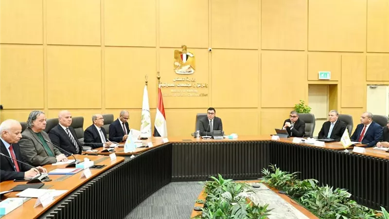 وزير الإسكان يضع خريطة إصلاح شاملة لشركات مياه الشرب