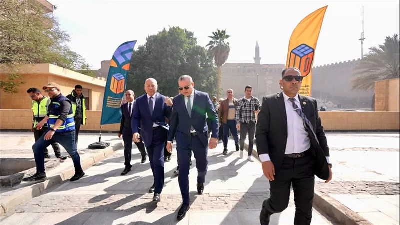 رئيس الوزراء يتابع إعادة تسكين الأسر العائدة إلى وحداتها بعد ترميم عقارات 