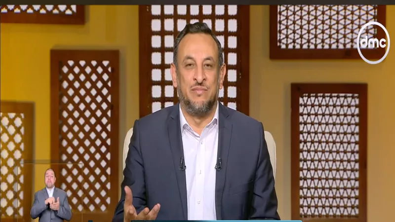 رمضان عبد المعز يوضح معنى كلمة 
