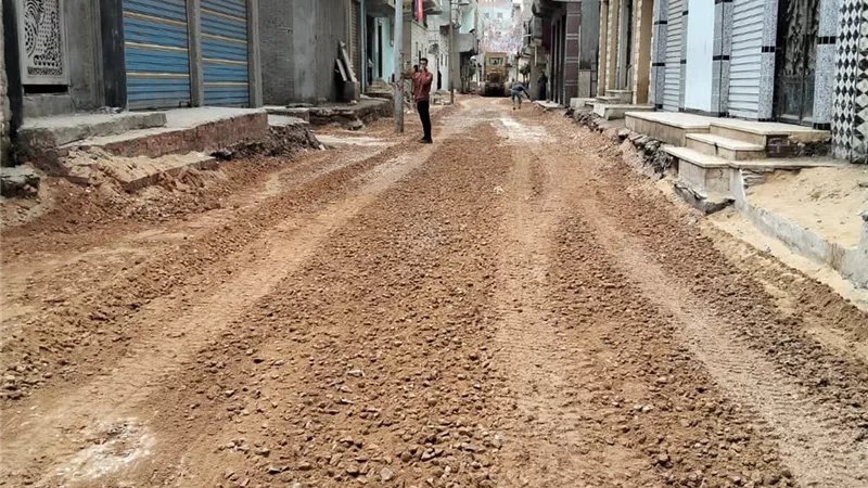 محافظ كفر الشيخ يتابع أعمال الرصف بسيدي سالم ضمن مشروعات الخطة الاستثمارية