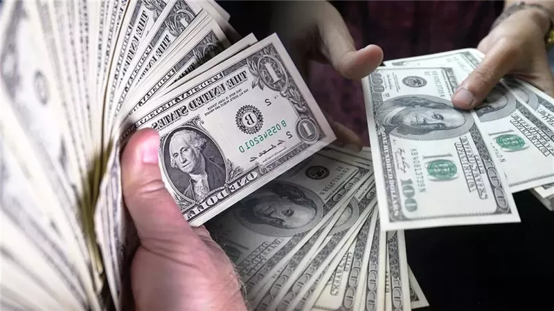 الدولار يتراجع من جديد بنهاية التعاملات وتحرك جماعي في البنوك