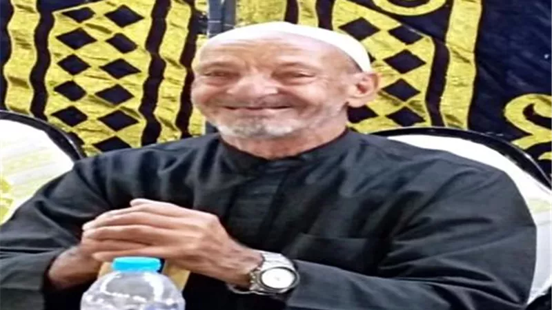 أسرة محمد صلاح تستقبل العزاء في جده عقب صلاة العصر