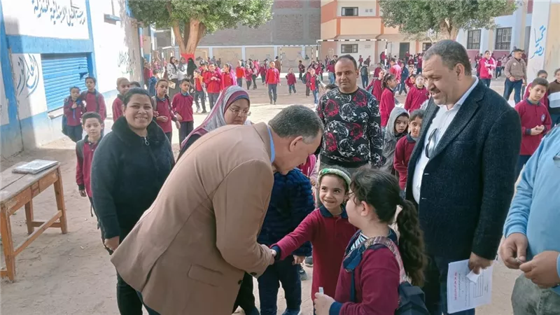 مدير تعليم أسيوط يتفقد عدة مدارس ويشدد على لائحة الانضباط