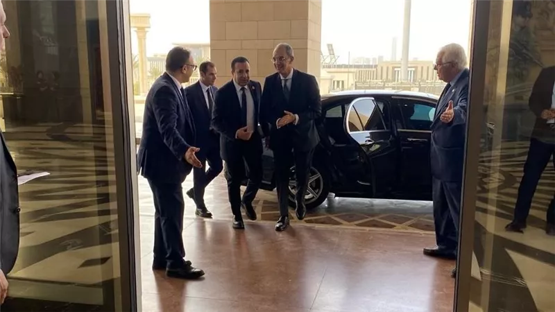 وزير الاتصالات يشارك في مناقشات تشريع حماية الأطفال رقميًا بالبرلمان