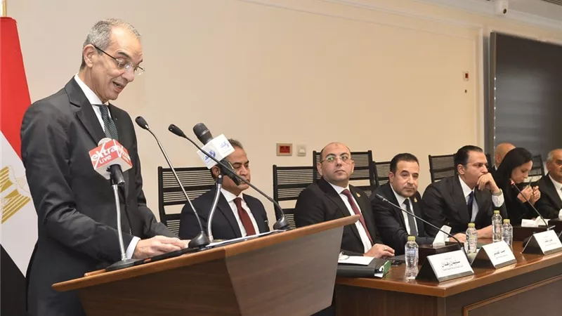 وزير الاتصالات يطرح 5 محاور لضبط استخدام النشء للتكنولوجيا