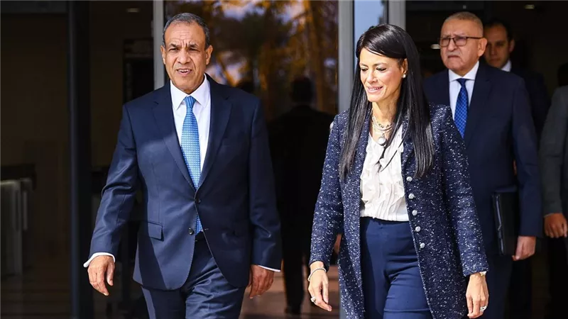 وداعا للازدحام.. بدء إتاحة خدمات التصديق على الوثائق عبر المراكز المتنقلة