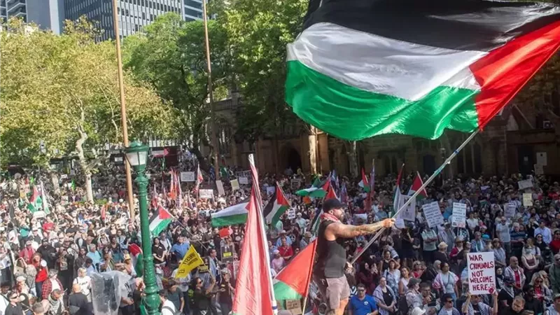 احتجاجات شعبية في أستراليا.. الآلاف يرفضون زيارة الرئيس الإسرائيلي  