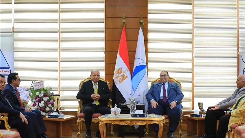 رئيس جامعة كفر الشيخ يستقبل رئيس جامعة المنصورة لبحث سبل التعاون