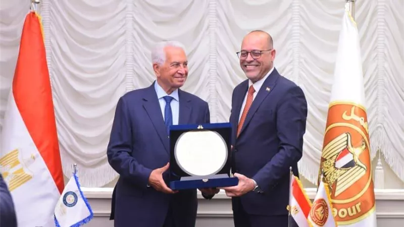 وزير العمل يوقع بروتوكول تعاون مع الأكاديمية العربية|تفاصيل
