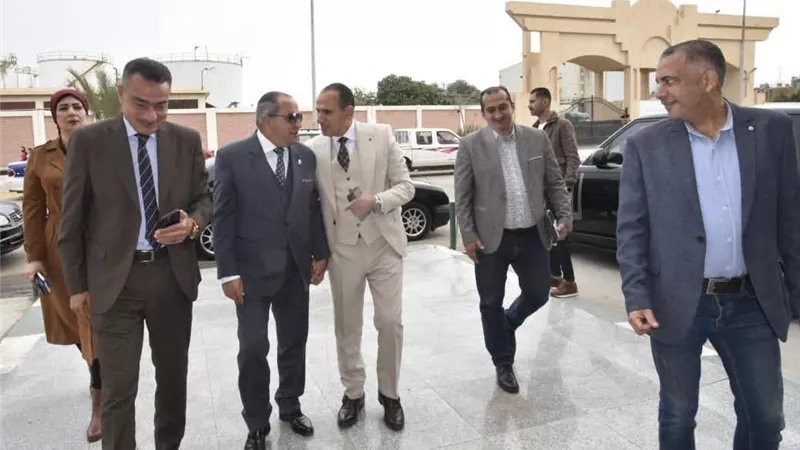 محافظ بورسعيد يوجه بتسريع وتيرة الإنتاج وجذب استثمارات جديدة