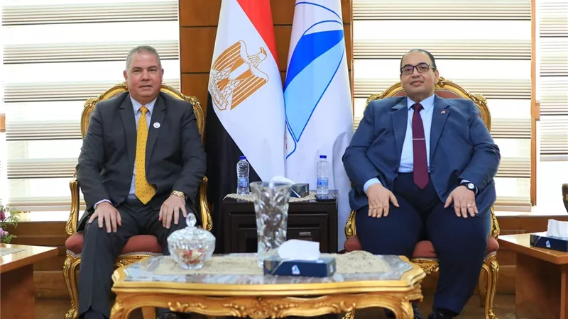 رئيس جامعة كفر الشيخ يستقبل رئيس جامعة سمنود التكنولوجية لبحث سبل التعاون 
