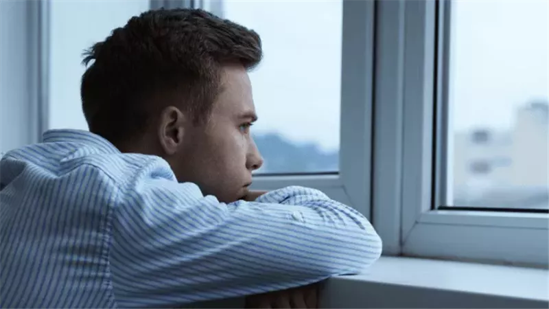 لماذا يؤلم الفراق كأنه جرح حقيقي؟.. إليك ما يقوله العلم