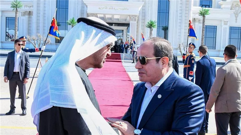 السيسي وبن زايد يشددان على وقف الحرب بغزة وحل الدولتين وإحياء مسار السلام