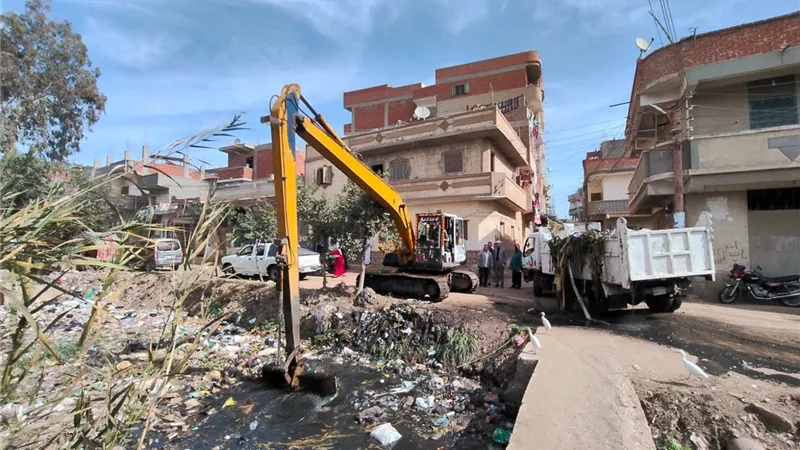تطهير مصرف ساحل مرقص بشبراخيت حفاظًا على الصحة العامة| تفاصيل 