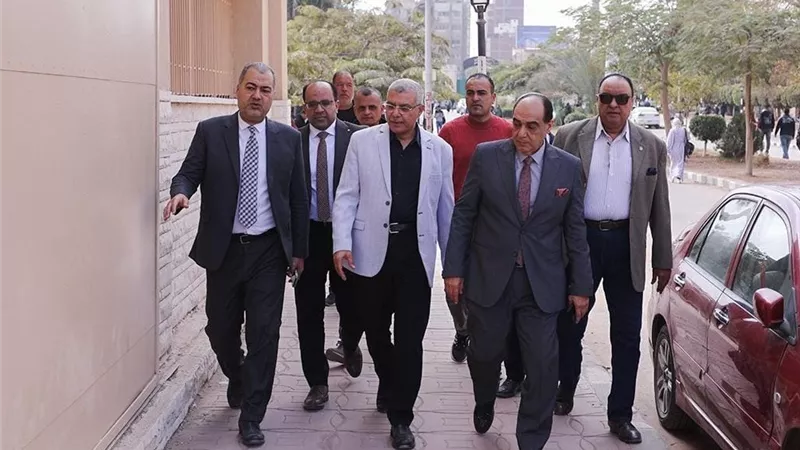 جولة تفقدية لرئيس جامعة الزقازيق لمتابعة أعمال التطوير وجاهزية المنشآت 