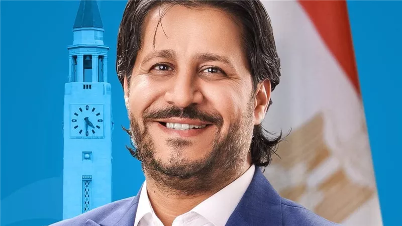  طلب إحاطة يتهم محافظ بتبديد المال العام وتكسير 120 شارعاً بالمحلة