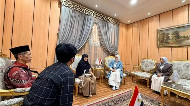 شيخ الأزهر يقدم دعمًا إنسانيًا وماليًا لأسرة الطالب الإندونيسي شهيد العلم