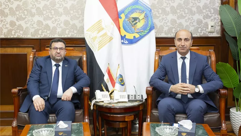 لتعزيز التعاون الدولي.. رئيس جامعة دمنهور يستقبل وفدا أردنيا لبحث الشراكات