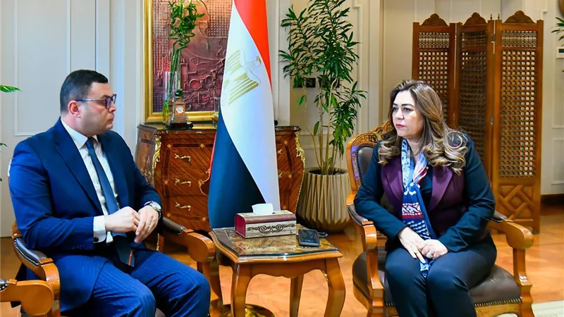  منال عوض: غلق المقالب العشوائية لرفع القيمة الاقتصادية للمناطق السكنية 