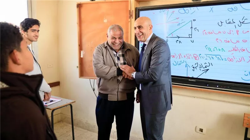 وزير التعليم يجري جولة مفاجئة بمدارس البحيرة لمتابعة انتظام الدراسة