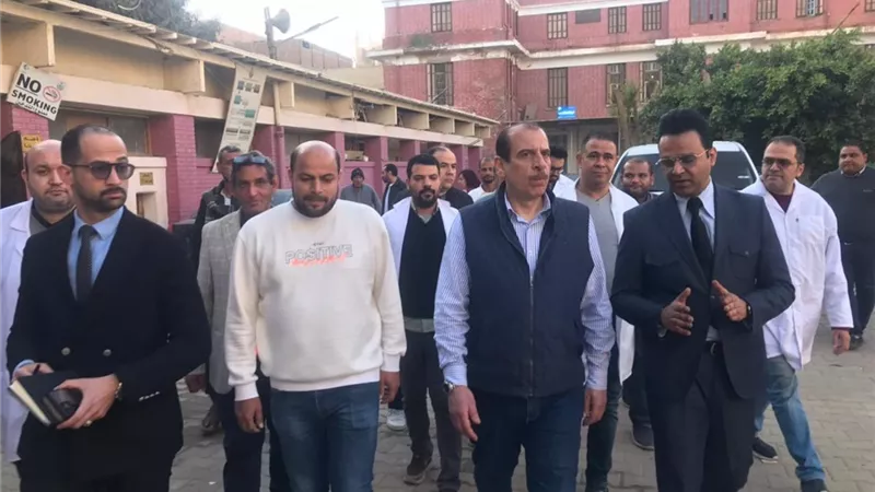 نائب وزير الصحة يجري جولة تفقدية للمنشآت بسوهاج ويوجه بتلافي السلبيات