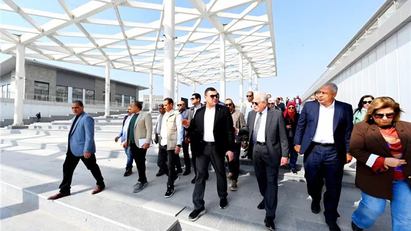 وزير الإسكان ومستشار رئيس الجمهورية يتابعان تقدم مشروع حدائق تلال الفسطاط