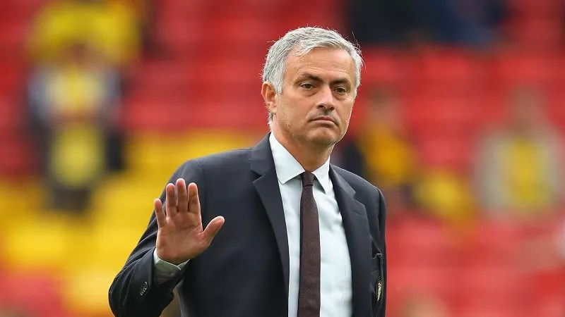 مورينيو يحسم موقفه.. دومفريس يقترب من ريال مدريد في صفقة الصيف المنتظرة