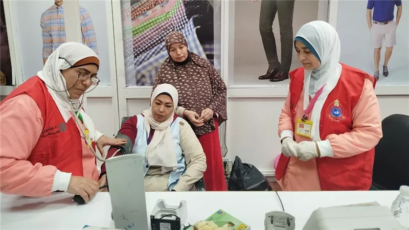 قافلة طبية شاملة للعاملين بالشركة السويسرية للملابس القطنية ببني سويف