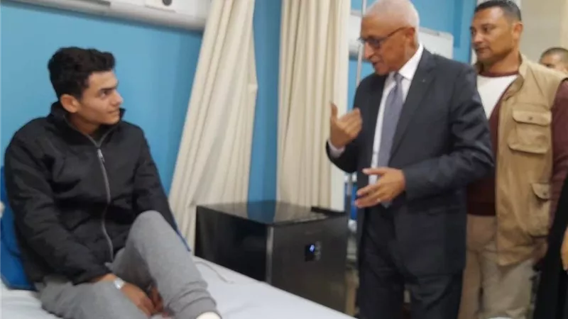 محافظ شمال سيناء يزور الجرحى والمرضى الفلسطينيين بمستشفى العريش العام