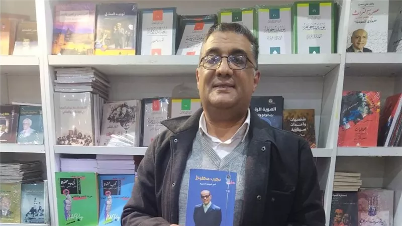 معتز محسن عن خسارة معرض الكتاب نحو 45%.. قد يكون صحيحًا | خاص