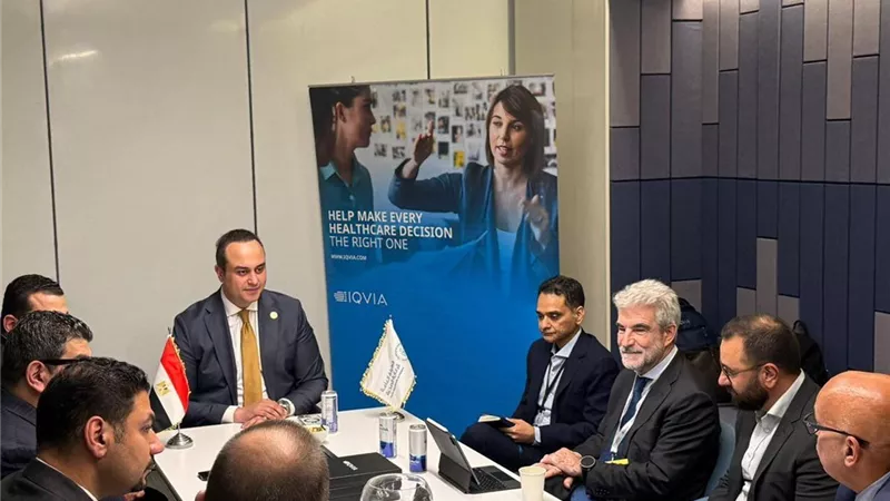 السبكي يبحث مستقبل التكنولوجيا الصحية في «WHX 2026»