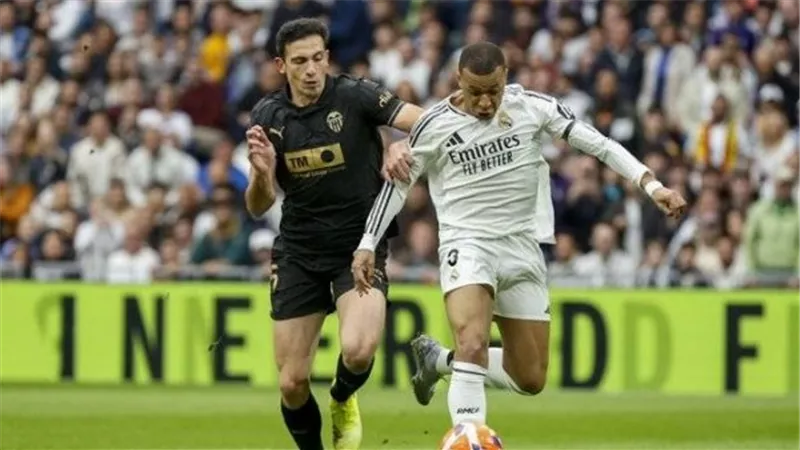 رابطة الدوري الإسباني تتحرك رسميًا بعد أحداث مباراة ريال مدريد وفالنسيا