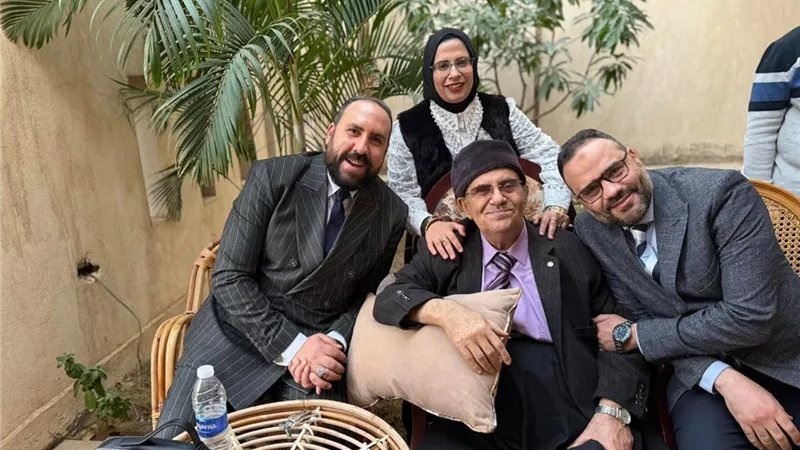 الدكتور مبروك عطية يدخل غرفة العمليات وابنه يناشد محبيه الدعاء له