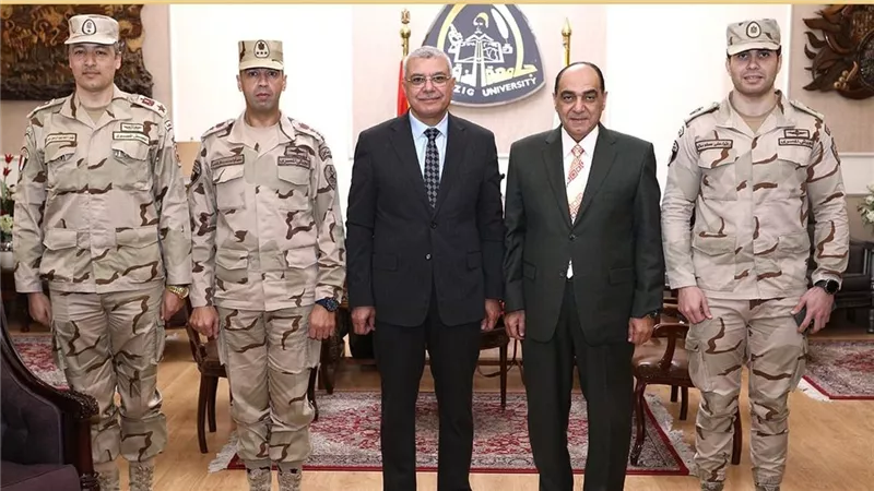 رئيس جامعة الزقازيق يستقبل لجنة توقيع الكشف الطبي على الطلاب ذوي الإعاقة 