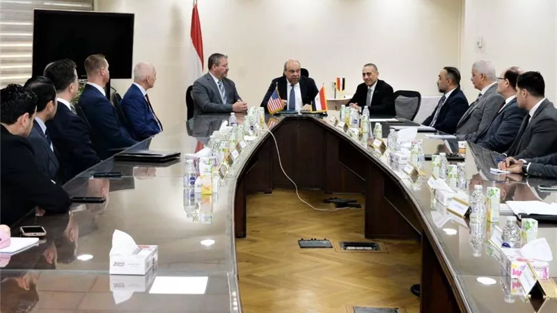 وزير الطيران المدني يلتقي وفد إدارة الطيران الفيدرالي الأمريكية (FAA)