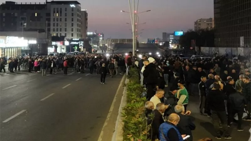 سيدة تشعل شوارع ألبانيا بالمظاهرات.. نائبة رئيس الحكومة في مرمى الاتهامات