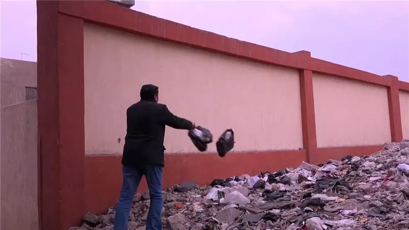 وزارة النقل تناشد المواطنين بعدم إلقاء المخلفات على السكك الحديدية