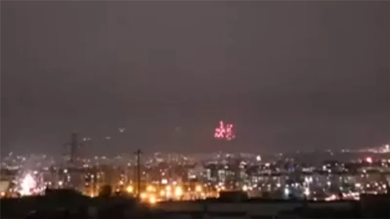 مع تصاعد تهديدات الحرب.. الآلاف يهتفون الله أكبر في ذكرى الثورة الإيرانية