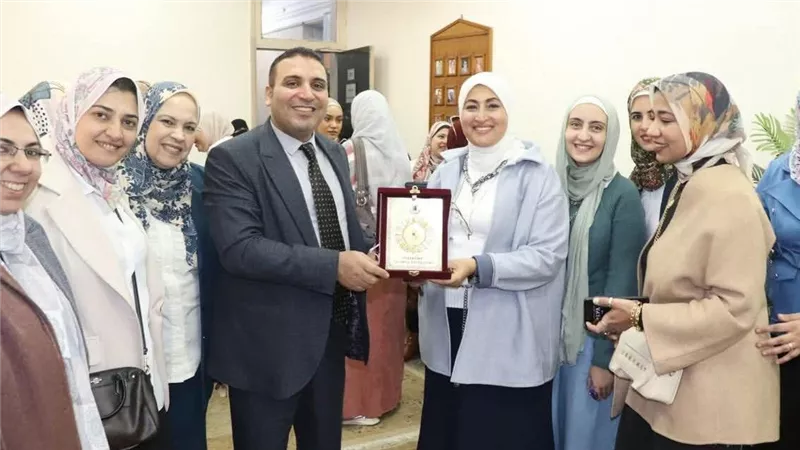 إعلام القاهرة تحتفي بالدكتورة ثريا البدوي لرئاستها لجنة الإعلام بـ