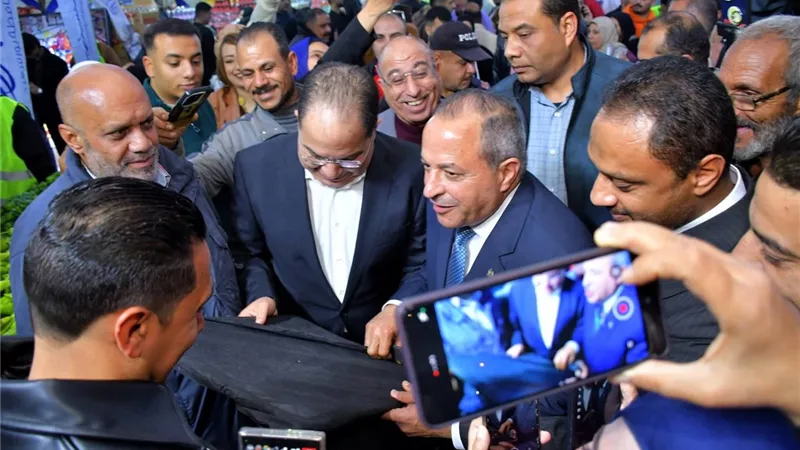 بتخفيضات 25%.. محافظ بورسعيد والنائب عادل اللمعي يفتتحان معرض أهلا رمضان 